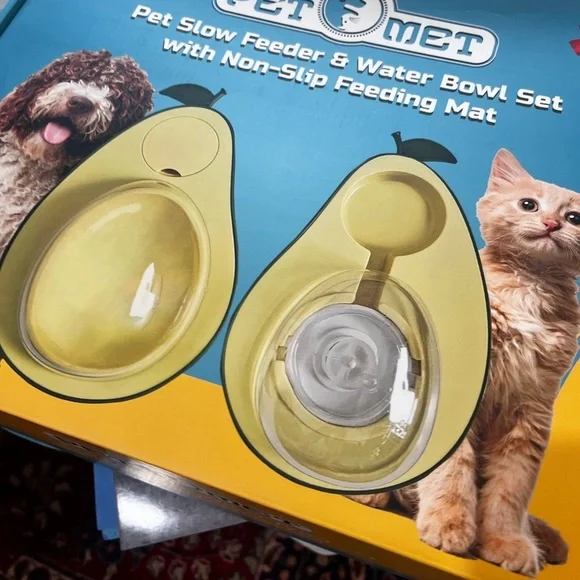NIB Petomet 3 in 1 Small Avocado Shape Portable Pet Feeder Cats Dogs - Picture 7 of 7